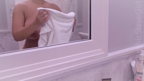سكس سارة العربية تقوم بممارسة العادة السرية اثناء الاستحمام سكس عربي