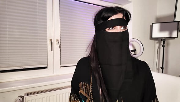 سكس ميرا نوري قحبة العراق الجميلة تجرب نيك بالصناعي ومص الازبار الصناعية